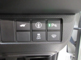 パーキングセンサーや横滑りを防ぐVSA等のスイッチ類は運転席の右側、手の届きやすい位置にあります。