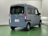 後席の窓には外から車内が見えにくくなるプライバシーガラスを採用。周りを気にせずリラックスして過ごせます