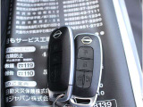 インテリジェントキーで鍵の取り出し無くドアの開閉、エンジン始動できます。スペアキー完備です♪