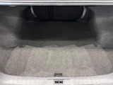 積み下ろしのしやすいデッキにはたっぷりと荷物を積み込んでいただけます。遊びから仕事まで、様々なシーンで頼れます♪