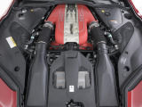 6.5L・V12自然吸気エンジンをフロントに搭載しております。