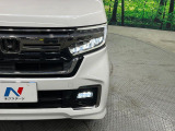 【LEDヘッドライト】悪天候や夜間走行時も良好な視界を確保し安心して運転できる高輝度LEDヘッドライトを装備!点灯速度が早く、消費電力も抑えられています。