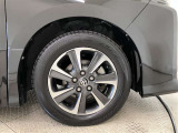 純正アルミホイール付きです。タイヤサイズは205/60R16になります。