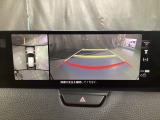 狭い場所での駐車やすれ違いなどでより的確な運転操作に役立つ360&deg;ビューモニターが装備されています。