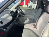 厚みがあって、座り心地のいいソファーのようなシート。運転席も助手席もリラックスしてゆったり座れます。