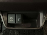 【USBポート】USBポートも装備されています♪スマートフォンのオーディオに連携も可能です。今や欠かせない装備の一つです!