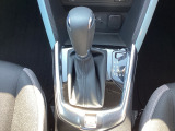 アクセルペダルを踏み込む量や速さに応じて変速パターンをし、人馬一体の運転感覚を発揮してくれる6速オートマ!