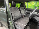 運転席まわりには十分なスペースがあり、大柄な方でもゆったり運転していただける環境です。