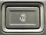 【パワースライドドア】スマートキーや運転席のスイッチでスライドドアの開閉が可能♪電動だから力を入れてドアを開ける必要が無く、小さいお子様でも、重い荷物を持っている時もラクに開け閉めできます♪