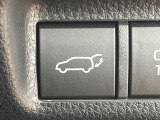 【パワーバックドア】スマートキーや運転席のボタンを押すだけでリアゲートが自動で開閉します!荷物を持っている時や、高い位置にあるバックドアを閉める際に便利な機能です♪
