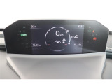 気になる燃費など様々な情報を表示してくれるインフォメーションディスプレイ付きのODOメーター。