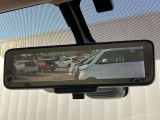 【インテリジェントルームミラー】はリアカメラが車両後方を映し出すので、いつでもクリアな後方視界を確保!夜間や悪天候の運転でも安心です♪