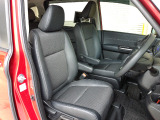 すわり心地の良い運転席・助手席です。長時間のドライブの疲れ軽減に貢献します。どうぞ快適なドライブを。