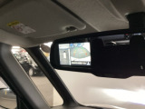 ルームミラーにもバックモニターがついてます。車庫入れやバック時の後方確認をサポートします。