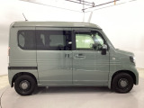 スライドドアなら狭い駐車場でもドアをぶつける心配がありません。ステップが低く乗り降りもしやすいです。