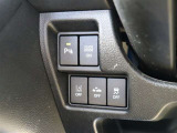 『1台』のお車に対して、3名体制で日々議論を重ね仕入れを行っております。