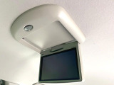 【フリップダウンモニター】大画面モニターで後席でもエンタメをお楽しみいただけます。小さなお子様にも大人気の装備です♪