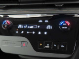 ★運転席と助手席でそれぞれお好みに合わせて温度設定が行えるフルオートエアコンです。外気温や室温、日射量を感知し、吹き出し温度、風量を緻密に制御します