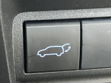 【パワーバックドア】スマートキーや運転席のボタンを押すだけでリアゲートが自動で開閉します!荷物を持っている時や、高い位置にあるバックドアを閉める際に便利な機能です♪