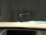 ヘッドアップディスプレイ付きで、目線を変えることなく走行速度やナビ案内を見ることが可能です。
