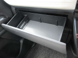 様々な箇所に収納に便利なBOXが付いて便利です