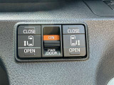 運転席から後席スライドドアの操作可能です。