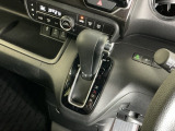 発進時から滑らかに加速する無段階変速のCVTはストップ&ゴーの多い街の中も快適です