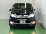 LEDヘッドライトを装備しています。LEDヘッドライトはとても明るく、雨の日や夜間走行も安全・安心です。オートライトコントロール付きで周囲の明るさに応じて自動で点灯・消灯します