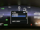 スピードメーター内のディスプレイ部に安全装備の設定状態が表示されます。