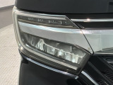 LEDヘッドライトは、点灯の瞬間から最大光量を発揮し、突然暗くなるトンネルなどでの安定感を高めます。