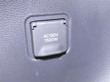 【アクセサリーコンセント(AC100V・1500W)】・・・AC100Vで最大消費電力1500W以下の電気製品を使用できます。災害時に電力が必要なとき給電ができます。