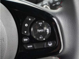 ◆アダプティブクルーズコントロール◆予め設定した車速内でクルマが自動的に加減速。前走車との適切な車間距離を維持しながら追従走行します。【LKAS】車線維持支援システムでステアリング操作を支援。