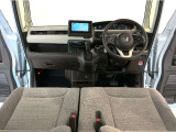 【前方視界】開放的な前方視界!運転がしやすく疲れにくいです♪窓が大きく、見通しがとっても良いおクルマですよ♪