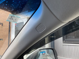 【サイドとカーテンエアバック】車両側面から強い衝撃を受けたとき、衝撃を受けた側のSRSサイドとカーテンエアバッグが瞬時に膨らみ、乗員の主に胸部と頭部にかかる衝撃を緩和するシステムです
