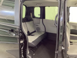 スライドドアなら狭い駐車場でもドアをぶつける心配がありません。ステップが低く乗り降りもしやすいです。