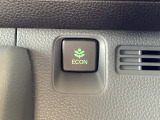 【eコンスイッチ】低燃費運転をサポートするECONモード。スイッチをONすると、エンジンやトランスミッション、A/Cなどを協調制御し、燃費の向上に貢献。エコドライブの効果を高めます。