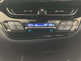 エアコンはオートエアコン付きになります。お好みの温度設定にすれば車内の温度を検知し自動で調整してくれます。暑い日は寒い日は特にオススメです♪