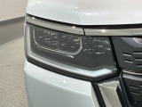 LEDヘッドライトは、点灯の瞬間から最大光量を発揮し、突然暗くなるトンネルなどでの安定感を高めます。