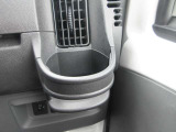 小物入れにもなるドリンクホルダーが両側付いて便利です