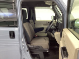 フィット感のあるシート。しっかりと支えてくれるので、長時間の運転を快適にサポートしてくれます。