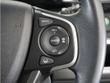 ◆アダプティブクルーズコントロール◆予め設定した車速内でクルマが自動的に加減速。前走車との適切な車間距離を維持しながら追従走行します。【LKAS】車線維持支援システムでステアリング操作を支援。