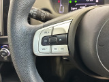 ステアリングにオーディオ操作スイッチが付いています。オーディオ画面に直接タッチしなくても操作が出来ますので、運転に集中できます。