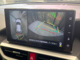 【パノラマモニター】専用のカメラにより、上から見下ろしたような視点で360度クルマの周囲を確認することができます☆死角部分も確認しやすく、狭い場所での切り返しや駐車もスムーズに行えます。