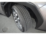 タイヤサイズは235/50R19です