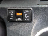運転席からも操作できる両側パワースライドドア付きです。