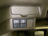 VSA装備車です。VSAはドライバーの操作と車の動きを見守っています。もし車の挙動が乱れたとき、4輪別々にブレーキをかけたり、エンジンパワーをしぼることによって車を安定させます。