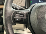 ステアリングにオーディオ操作スイッチが付いています。オーディオ画面に直接タッチしなくても操作が出来ますので、運転に集中できます。