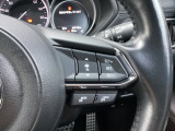 MRCC(マツダレーダークルーズコントロール)は先行車との車間を維持しながら追従走行を行い、長距離でのドライバー負担を軽減させてくれます。
