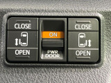 【両側パワースライドドア】スマートキーや運転席のスイッチで後席両側スライドドアの開閉が可能♪電動だから力を入れてドアを開ける必要が無く、小さなお子様でも簡単に開け閉めでき快適です♪