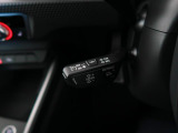 アダプティブクルーズコントロール機能搭載。前方の車両の速度に合わせて車間距離を一定に保ち、自動的にアクセル・ブレーキを調整します。